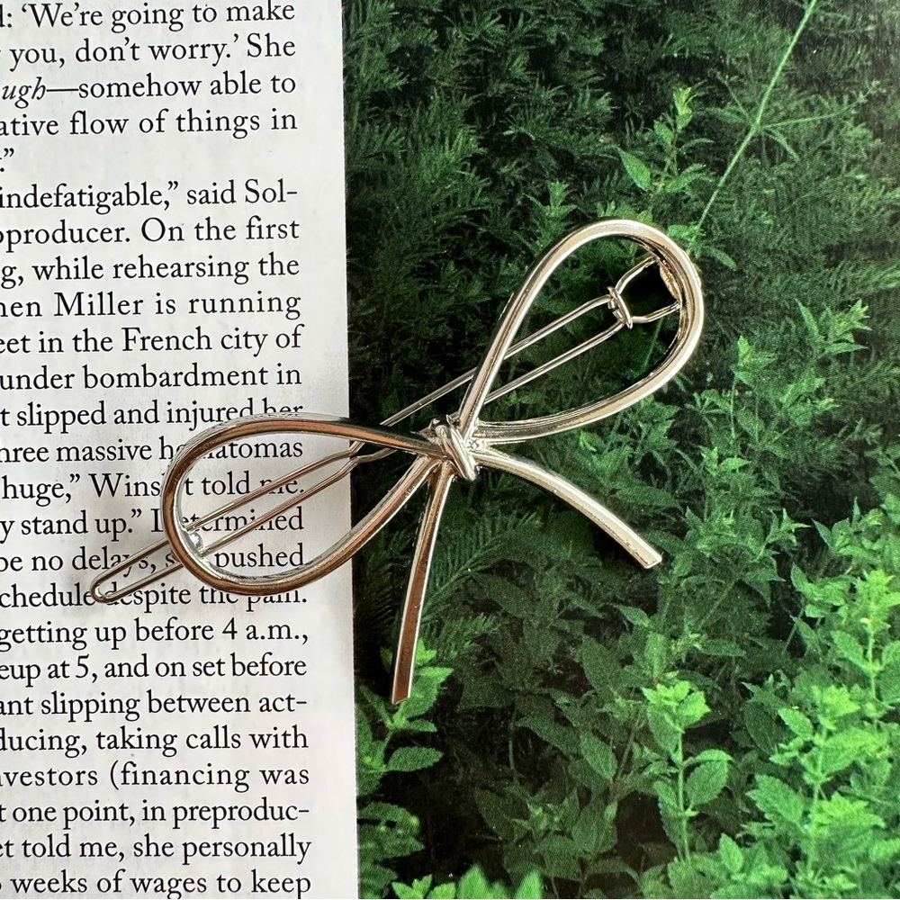 FREE W/ Purchase Silver Hair Clips Bundle Set - Bow / Crown / Triangle / Circles - Picture 4 of 10